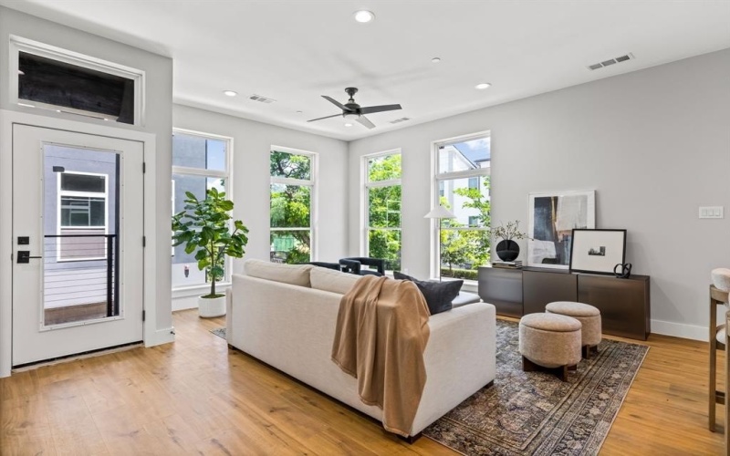 4709 Virginia Avenue #3, Dallas, TX 75204, 3 Habitaciones Habitaciones , ,3 BañosBaños,Residential,En Venta,4709 Virginia Avenue,0,21077747