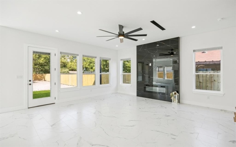 811 N Bond Avenue, Dallas, TX 75211, 4 Habitaciones Habitaciones , ,3 BañosBaños,Residential,En Venta,811 N Bond Avenue,0,21077983