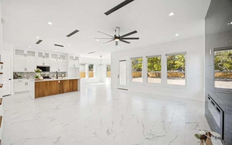 811 N Bond Avenue, Dallas, TX 75211, 4 Habitaciones Habitaciones , ,3 BañosBaños,Residential,En Venta,811 N Bond Avenue,0,21077983