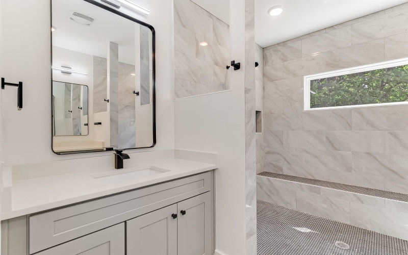 155 W Hickory Drive, Granite Shoals, TX 78654, 4 Habitaciones Habitaciones , ,3 BañosBaños,Residential,En Venta,155 W Hickory Drive,0,175271