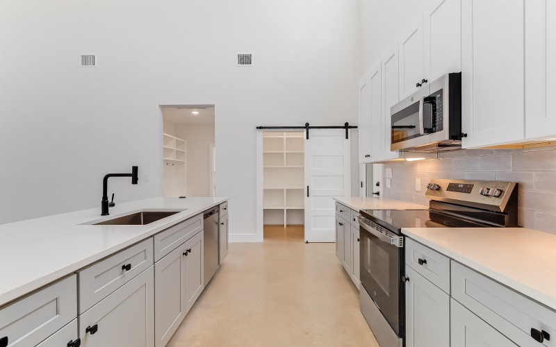 155 W Hickory Drive, Granite Shoals, TX 78654, 4 Habitaciones Habitaciones , ,3 BañosBaños,Residential,En Venta,155 W Hickory Drive,0,175271