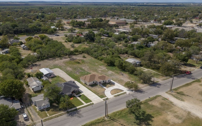 809 N CAMP STREET, Uvalde, TX 78801, 3 Bedrooms Bedrooms, ,2 BathroomsBathrooms,Residential,For Sale,809 N CAMP STREET,0,81713