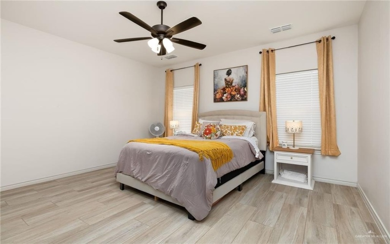 309 Central Park Street, Edinburg, TX 78541, 4 Habitaciones Habitaciones , ,2 BañosBaños,Residential,En Venta,309 Central Park Street,0,482397