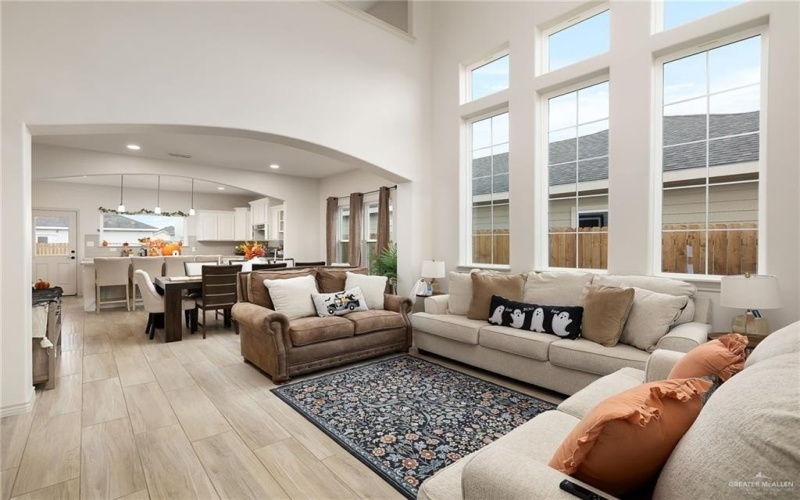 309 Central Park Street, Edinburg, TX 78541, 4 Habitaciones Habitaciones , ,2 BañosBaños,Residential,En Venta,309 Central Park Street,0,482397