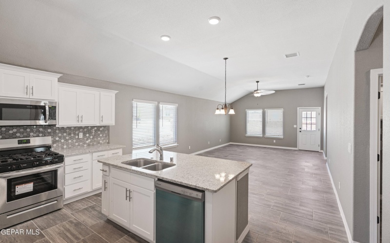 13821 Summer Valley Avenue, El Paso, TX 79928, 4 Habitaciones Habitaciones , ,3 BañosBaños,Residential,En Venta,13821 Summer Valley Avenue,921115