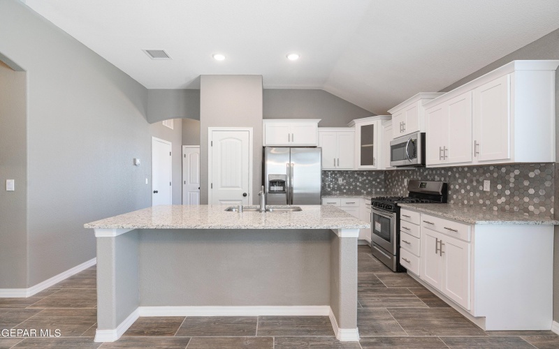 13821 Summer Valley Avenue, El Paso, TX 79928, 4 Habitaciones Habitaciones , ,3 BañosBaños,Residential,En Venta,13821 Summer Valley Avenue,921115