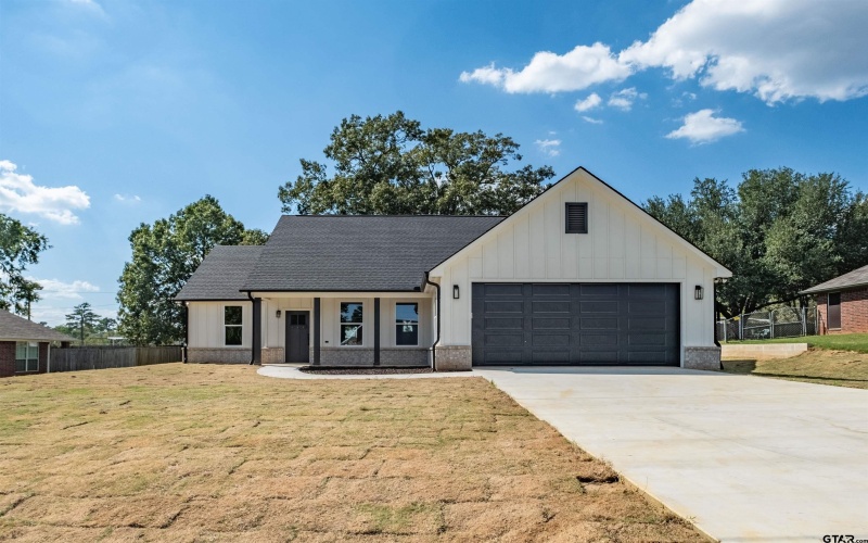 1003 Karen Dr, Lindale, TX 75771, 3 Bedrooms Bedrooms, ,2 BathroomsBathrooms,Residential,For Sale,1003 Karen Dr,0,25014908