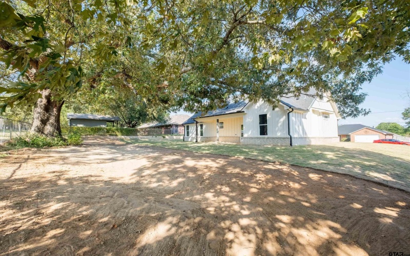 1003 Karen Dr, Lindale, TX 75771, 3 Bedrooms Bedrooms, ,2 BathroomsBathrooms,Residential,For Sale,1003 Karen Dr,0,25014908