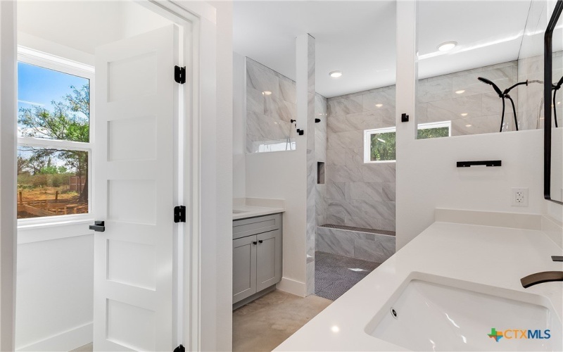 155 W Hickory Drive, Granite Shoals, TX 78654, 4 Bedrooms Bedrooms, ,3 BathroomsBathrooms,Residential,For Sale,155 W Hickory Drive,0,594553