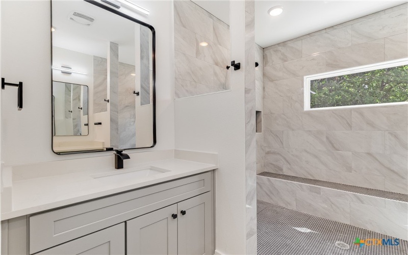 155 W Hickory Drive, Granite Shoals, TX 78654, 4 Bedrooms Bedrooms, ,3 BathroomsBathrooms,Residential,For Sale,155 W Hickory Drive,0,594553