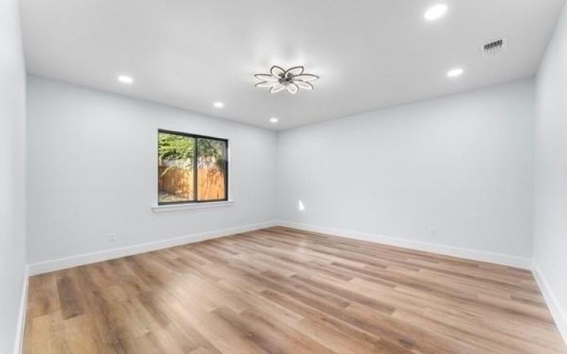 2504 Oxford Avenue, Fort Worth, TX 76106, 4 Bedrooms Bedrooms, ,2 BathroomsBathrooms,Residential,For Sale,2504 Oxford Avenue,0,21063008