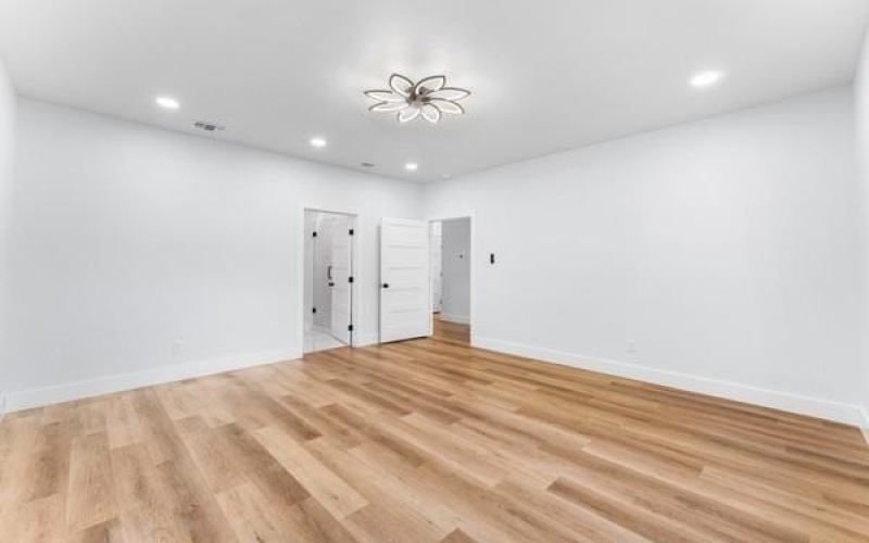 2504 Oxford Avenue, Fort Worth, TX 76106, 4 Bedrooms Bedrooms, ,2 BathroomsBathrooms,Residential,For Sale,2504 Oxford Avenue,0,21063008