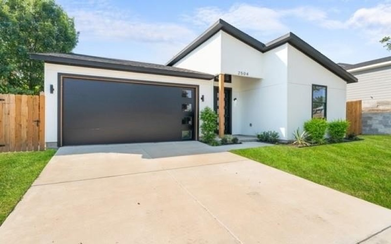 2504 Oxford Avenue, Fort Worth, TX 76106, 4 Bedrooms Bedrooms, ,2 BathroomsBathrooms,Residential,For Sale,2504 Oxford Avenue,0,21063008