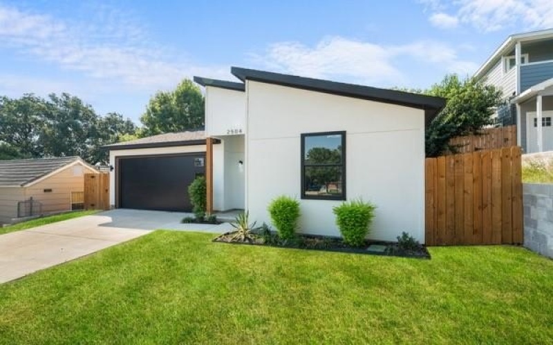 2504 Oxford Avenue, Fort Worth, TX 76106, 4 Bedrooms Bedrooms, ,2 BathroomsBathrooms,Residential,For Sale,2504 Oxford Avenue,0,21063008