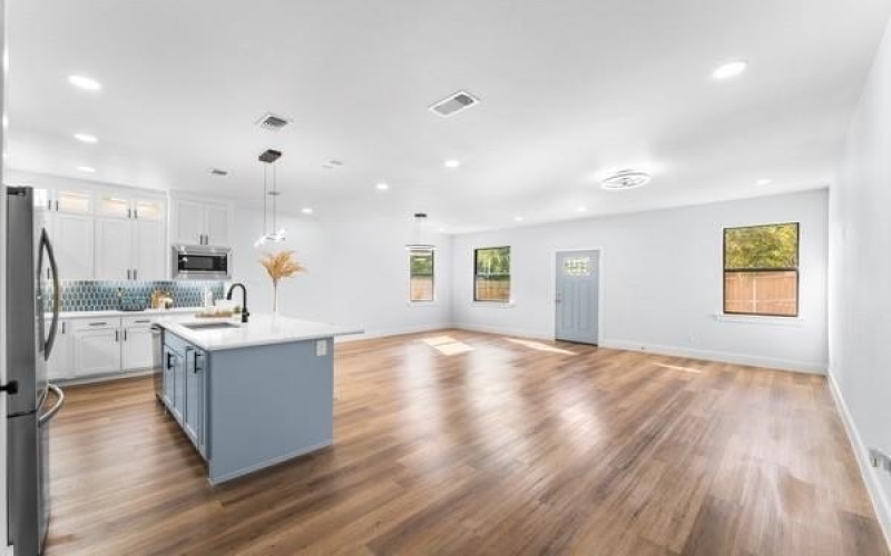 2504 Oxford Avenue, Fort Worth, TX 76106, 4 Bedrooms Bedrooms, ,2 BathroomsBathrooms,Residential,For Sale,2504 Oxford Avenue,0,21063008