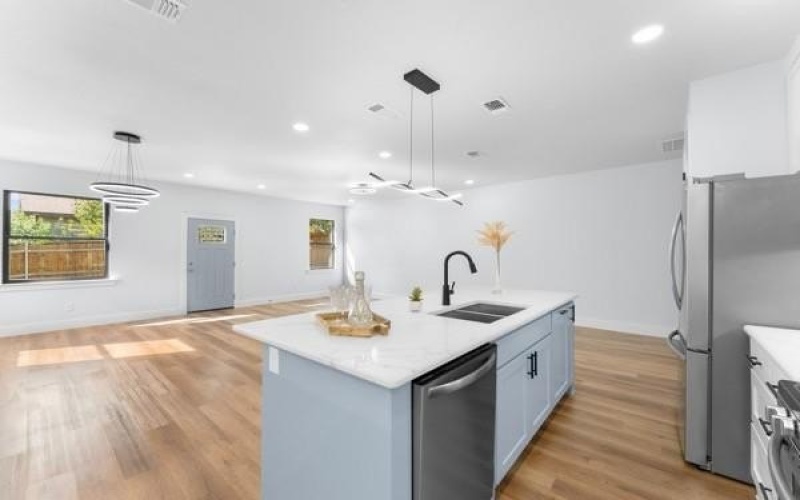 2504 Oxford Avenue, Fort Worth, TX 76106, 4 Bedrooms Bedrooms, ,2 BathroomsBathrooms,Residential,For Sale,2504 Oxford Avenue,0,21063008