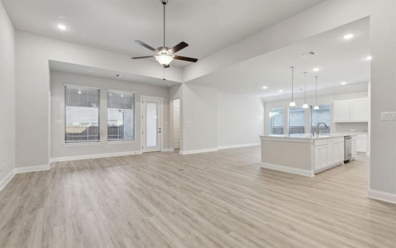 1000 Sunflower Street, Crowley, TX 76036, 4 Habitaciones Habitaciones , ,3 BañosBaños,Residential,En Venta,1000 Sunflower Street,0,21079830