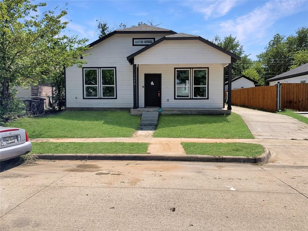 1228 Bessie Street, Fort Worth, TX 76104, 3 Bedrooms Bedrooms, ,2 BathroomsBathrooms,Residential,For Sale,1228 Bessie Street,0,21078930