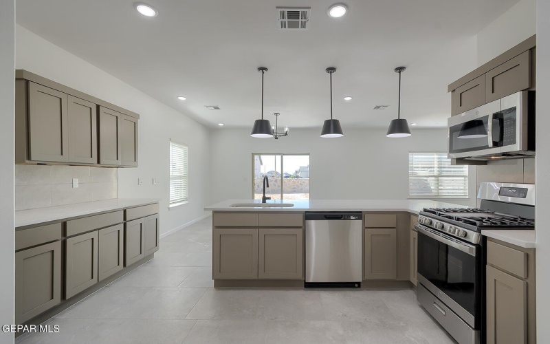 13900 Carolina Ponce Avenue, El Paso, TX 79928, 5 Bedrooms Bedrooms, ,2 BathroomsBathrooms,Residential,For Sale,13900 Carolina Ponce Avenue,0,931632