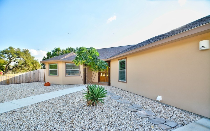 1846 White Tail Ln, Bandera, TX 78003, 5 Habitaciones Habitaciones , ,2 BañosBaños,Residential,En Venta,1846 White Tail Ln,0,120511