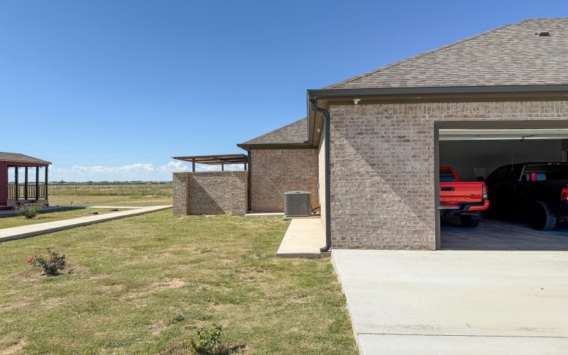 5812 E County Rd 6400, Lubbock, TX 79403, 4 Bedrooms Bedrooms, ,5 BathroomsBathrooms,Residential,For Sale,5812 E County Rd 6400,0,202561493