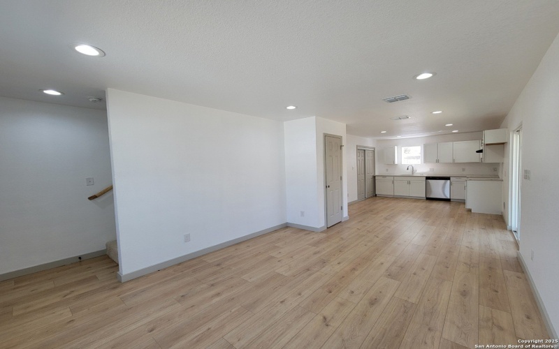 120 Henry St, San Antonio, TX 78207, 2 Habitaciones Habitaciones , ,1 BañoBaños,Residential,En Venta,120 Henry St,0,1856937