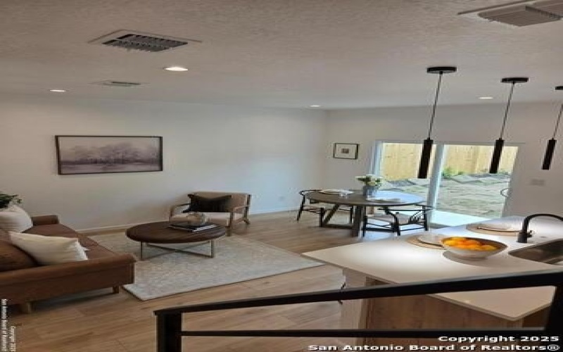 1834 Montana #201, San Antonio, TX 78203, 3 Bedrooms Bedrooms, ,2 BathroomsBathrooms,Residential,For Sale,1834 Montana,0,1873763