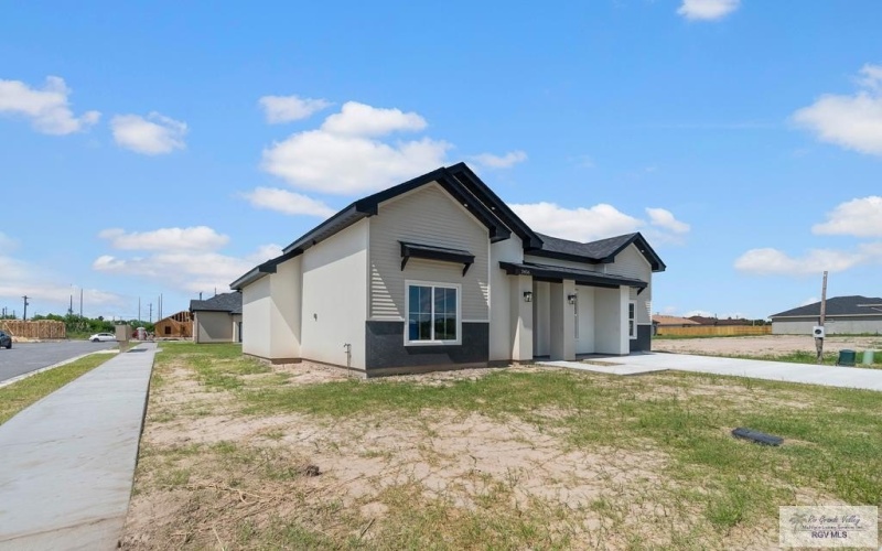 2456 CALLE MORENO, BROWNSVILLE, TX 78521, 3 Habitaciones Habitaciones , ,2 BañosBaños,Residential,En Venta,2456 CALLE MORENO,0,29769112