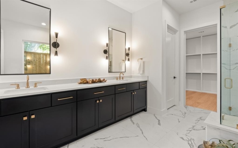 10321 Lanshire Drive, Dallas, TX 75238, 5 Bedrooms Bedrooms, ,5 BathroomsBathrooms,Residential,For Sale,10321 Lanshire Drive,0,21066827