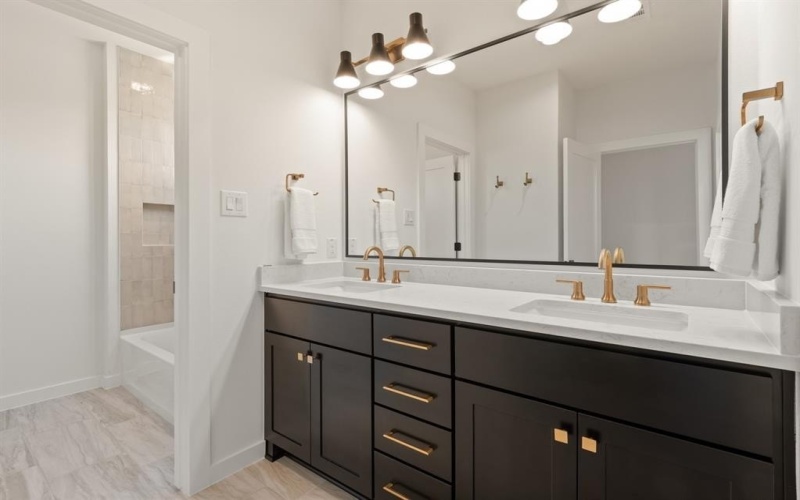 10321 Lanshire Drive, Dallas, TX 75238, 5 Bedrooms Bedrooms, ,5 BathroomsBathrooms,Residential,For Sale,10321 Lanshire Drive,0,21066827
