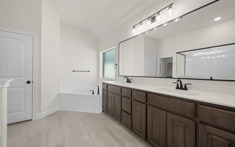 387 Paddle Boat Drive, Granbury, TX 76049, 4 Habitaciones Habitaciones , ,3 BañosBaños,Residential,En Venta,387 Paddle Boat Drive,0,21080585