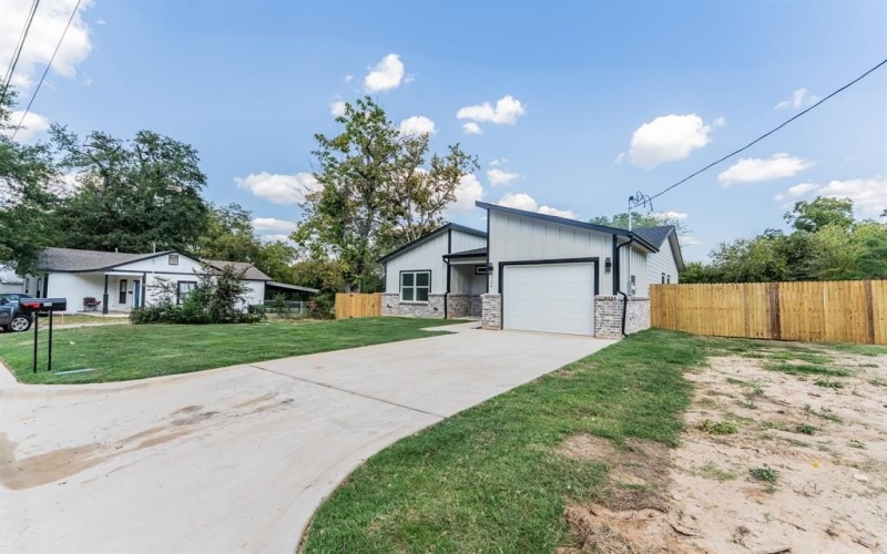 124 Goodman Street, Sulphur Springs, TX 75482, 3 Bedrooms Bedrooms, ,2 BathroomsBathrooms,Residential,For Sale,124 Goodman Street,0,21080647