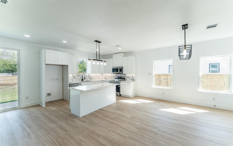 124 Goodman Street, Sulphur Springs, TX 75482, 3 Bedrooms Bedrooms, ,2 BathroomsBathrooms,Residential,For Sale,124 Goodman Street,0,21080647