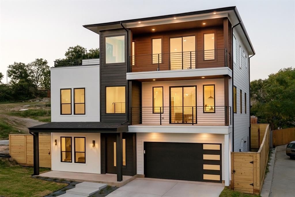 325 N Moore, Dallas, TX 75203, 4 Bedrooms Bedrooms, ,5 BathroomsBathrooms,Residential,For Sale,325 N Moore,0,21080905