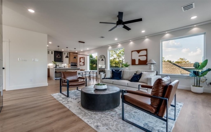 325 N Moore, Dallas, TX 75203, 4 Bedrooms Bedrooms, ,5 BathroomsBathrooms,Residential,For Sale,325 N Moore,0,21080905