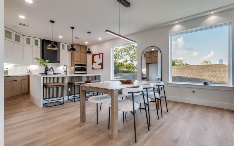 325 N Moore, Dallas, TX 75203, 4 Bedrooms Bedrooms, ,5 BathroomsBathrooms,Residential,For Sale,325 N Moore,0,21080905