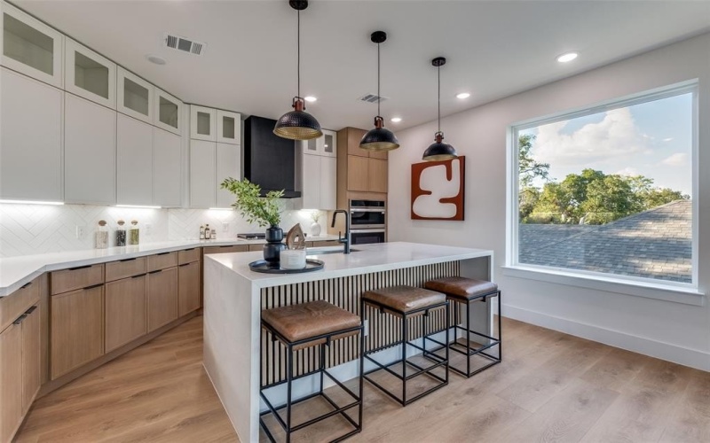 325 N Moore, Dallas, TX 75203, 4 Bedrooms Bedrooms, ,5 BathroomsBathrooms,Residential,For Sale,325 N Moore,0,21080905