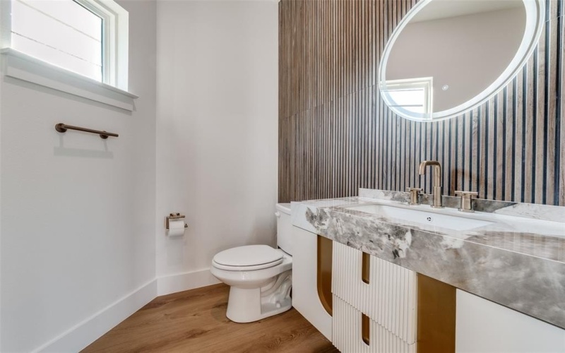 325 N Moore, Dallas, TX 75203, 4 Bedrooms Bedrooms, ,5 BathroomsBathrooms,Residential,For Sale,325 N Moore,0,21080905