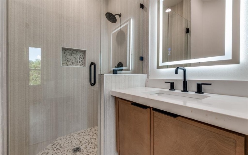 325 N Moore, Dallas, TX 75203, 4 Bedrooms Bedrooms, ,5 BathroomsBathrooms,Residential,For Sale,325 N Moore,0,21080905