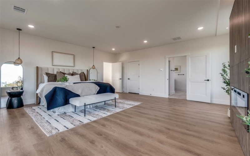 325 N Moore, Dallas, TX 75203, 4 Bedrooms Bedrooms, ,5 BathroomsBathrooms,Residential,For Sale,325 N Moore,0,21080905