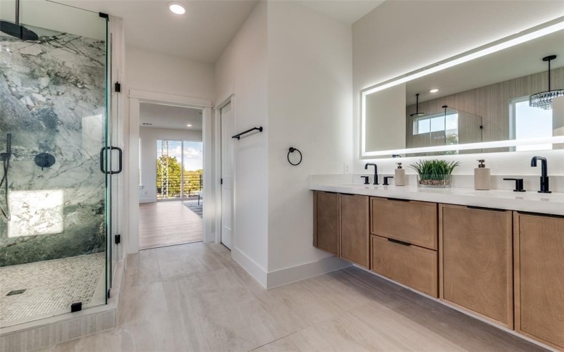 325 N Moore, Dallas, TX 75203, 4 Bedrooms Bedrooms, ,5 BathroomsBathrooms,Residential,For Sale,325 N Moore,0,21080905