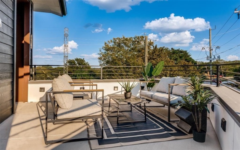 325 N Moore, Dallas, TX 75203, 4 Bedrooms Bedrooms, ,5 BathroomsBathrooms,Residential,For Sale,325 N Moore,0,21080905