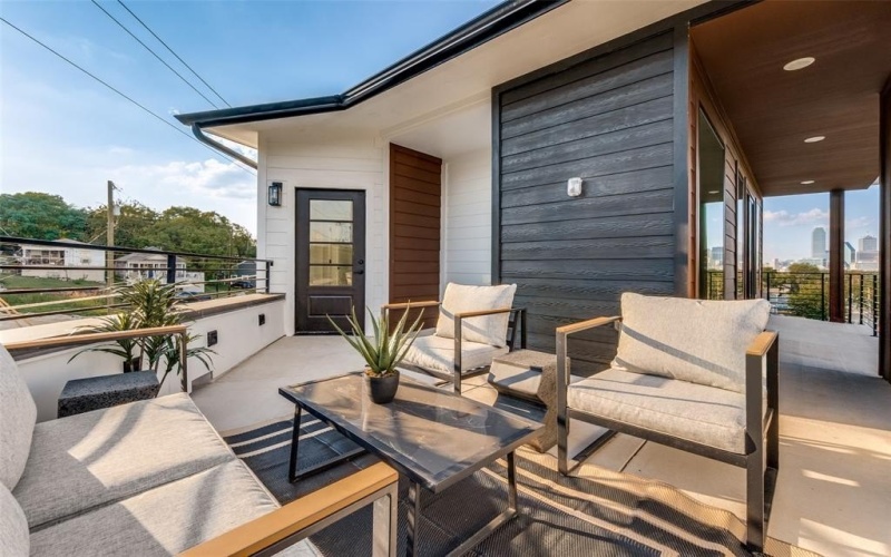 325 N Moore, Dallas, TX 75203, 4 Bedrooms Bedrooms, ,5 BathroomsBathrooms,Residential,For Sale,325 N Moore,0,21080905