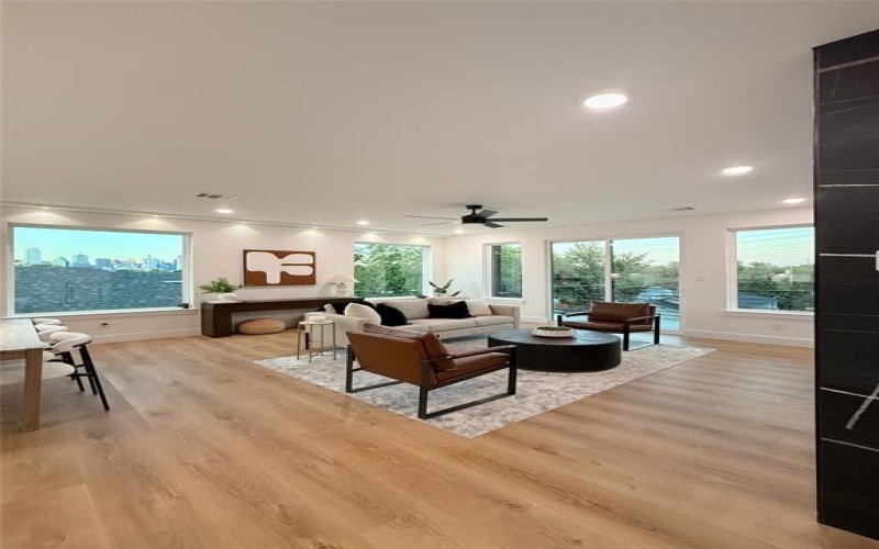 325 N Moore, Dallas, TX 75203, 4 Bedrooms Bedrooms, ,5 BathroomsBathrooms,Residential,For Sale,325 N Moore,0,21080905