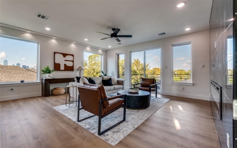 325 N Moore, Dallas, TX 75203, 4 Bedrooms Bedrooms, ,5 BathroomsBathrooms,Residential,For Sale,325 N Moore,0,21080905