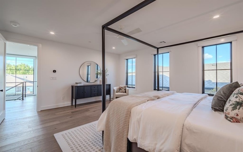 4128 University Boulevard #5, University Park, TX 75205, 3 Bedrooms Bedrooms, ,3 BathroomsBathrooms,Residential,For Sale,4128 University Boulevard,0,21080997