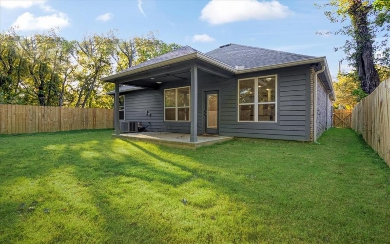 215 E Nelson Street, Denison, TX 75021, 3 Habitaciones Habitaciones , ,2 BañosBaños,Residential,En Venta,215 E Nelson Street,0,21078038