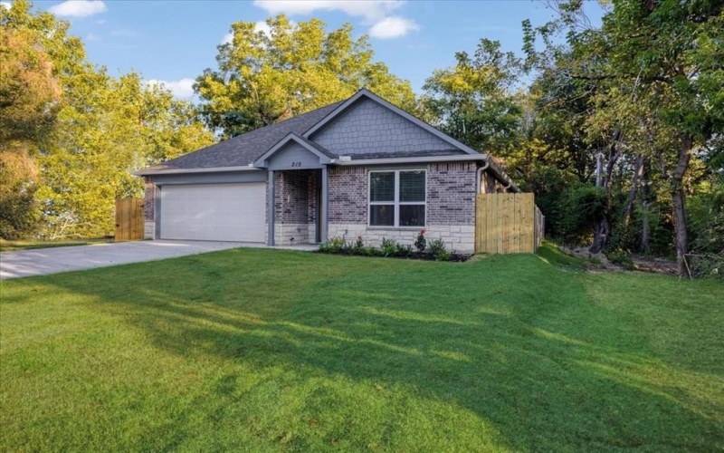 215 E Nelson Street, Denison, TX 75021, 3 Habitaciones Habitaciones , ,2 BañosBaños,Residential,En Venta,215 E Nelson Street,0,21078038