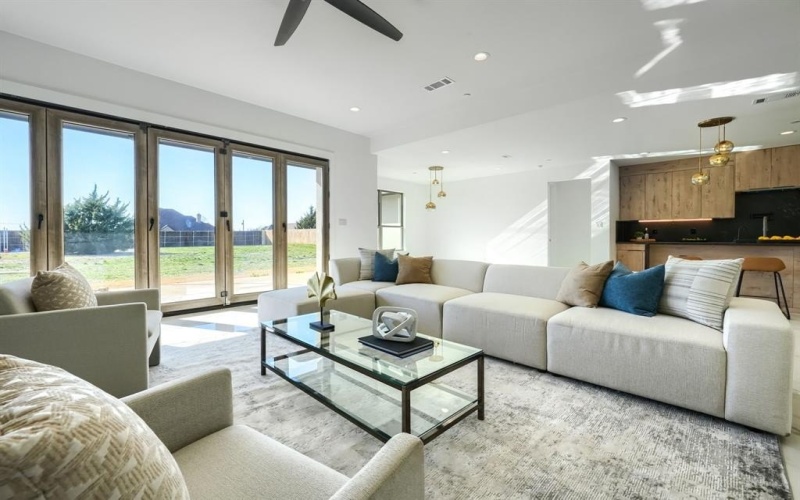 443 Whispering Way, Red Oak, TX 75154, 4 Bedrooms Bedrooms, ,5 BathroomsBathrooms,Residential,For Sale,443 Whispering Way,0,21078162