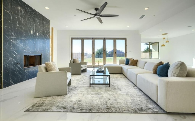 443 Whispering Way, Red Oak, TX 75154, 4 Bedrooms Bedrooms, ,5 BathroomsBathrooms,Residential,For Sale,443 Whispering Way,0,21078162